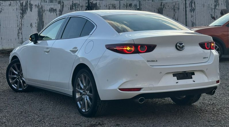 
								MAZDA 3 full									
