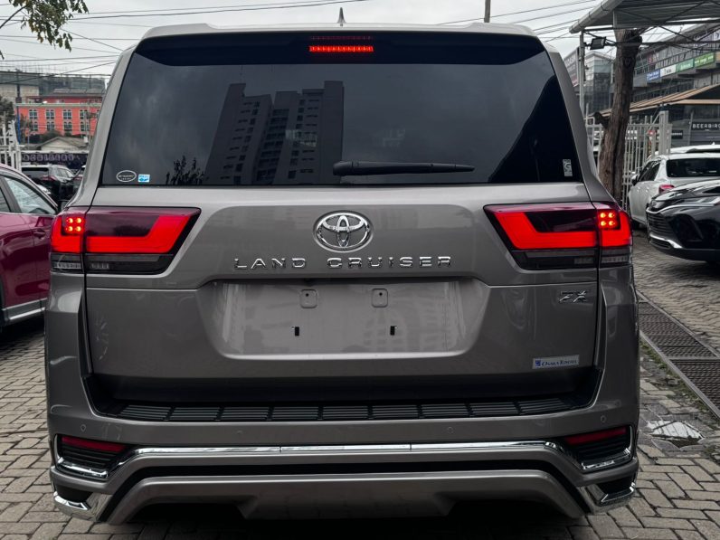 
								land cruiser LC300 ZX full									