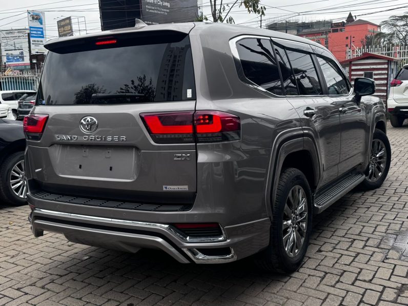 
								land cruiser LC300 ZX full									