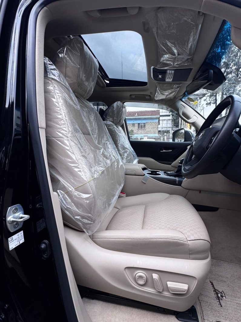 
								Toyota Land Cruiser LC300 ZX full									