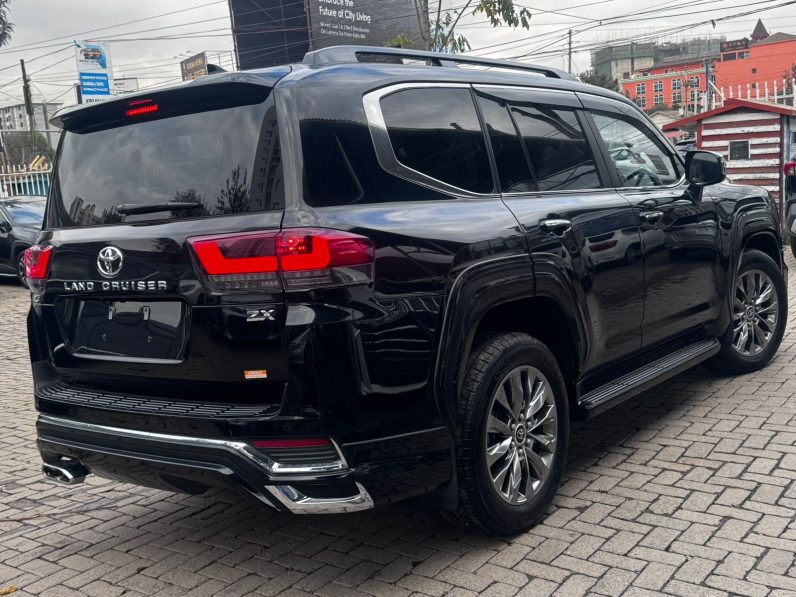 
								Toyota Land Cruiser LC300 ZX full									