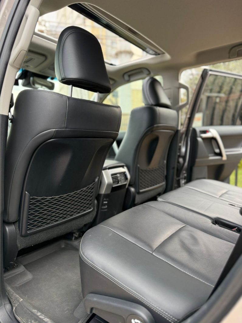 
								Toyota landcruiser prado TXL full									