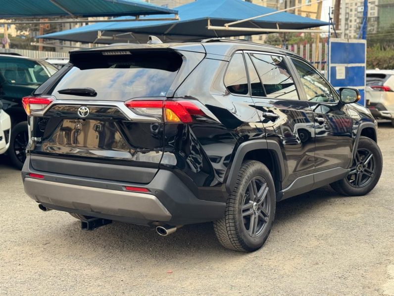 
								TOYOTA RAV4 full									