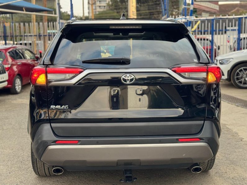 
								TOYOTA RAV4 full									