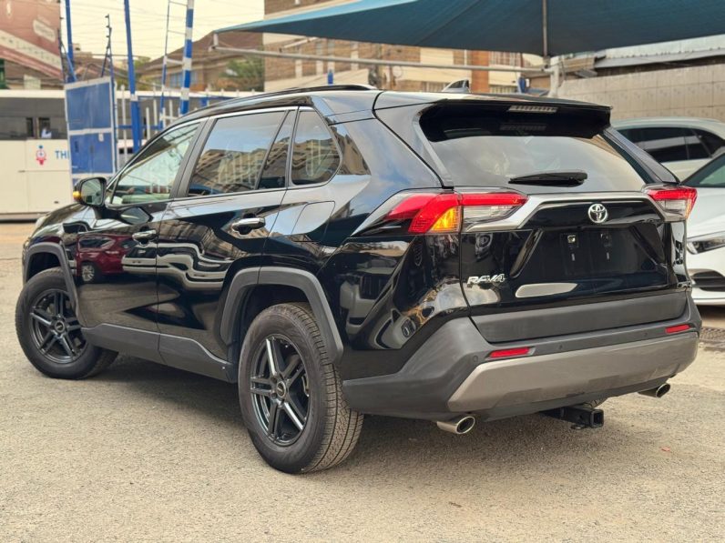 
								TOYOTA RAV4 full									