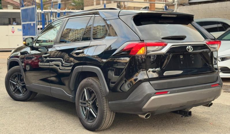 
								TOYOTA RAV4 full									
