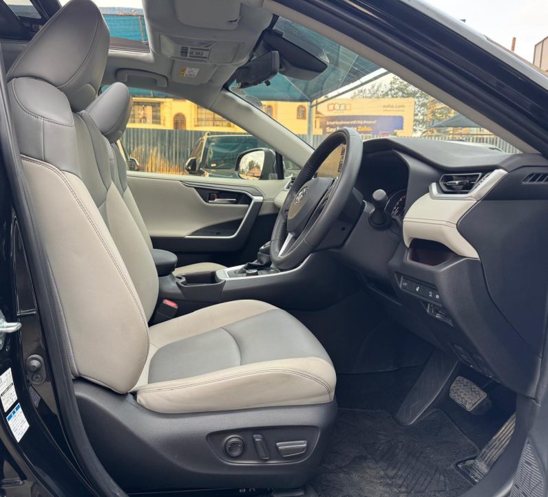 
								TOYOTA RAV4 full									