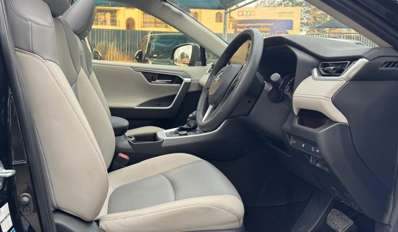 
								TOYOTA RAV4 full									