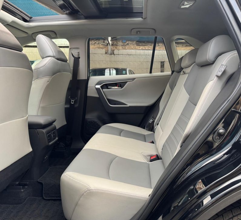 
								TOYOTA RAV4 full									