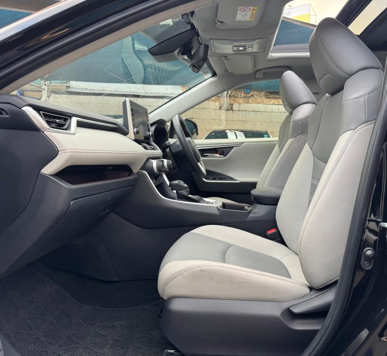 
								TOYOTA RAV4 full									