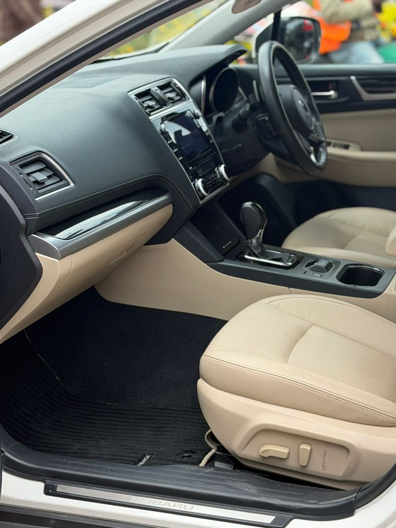
								Subaru Outback full									