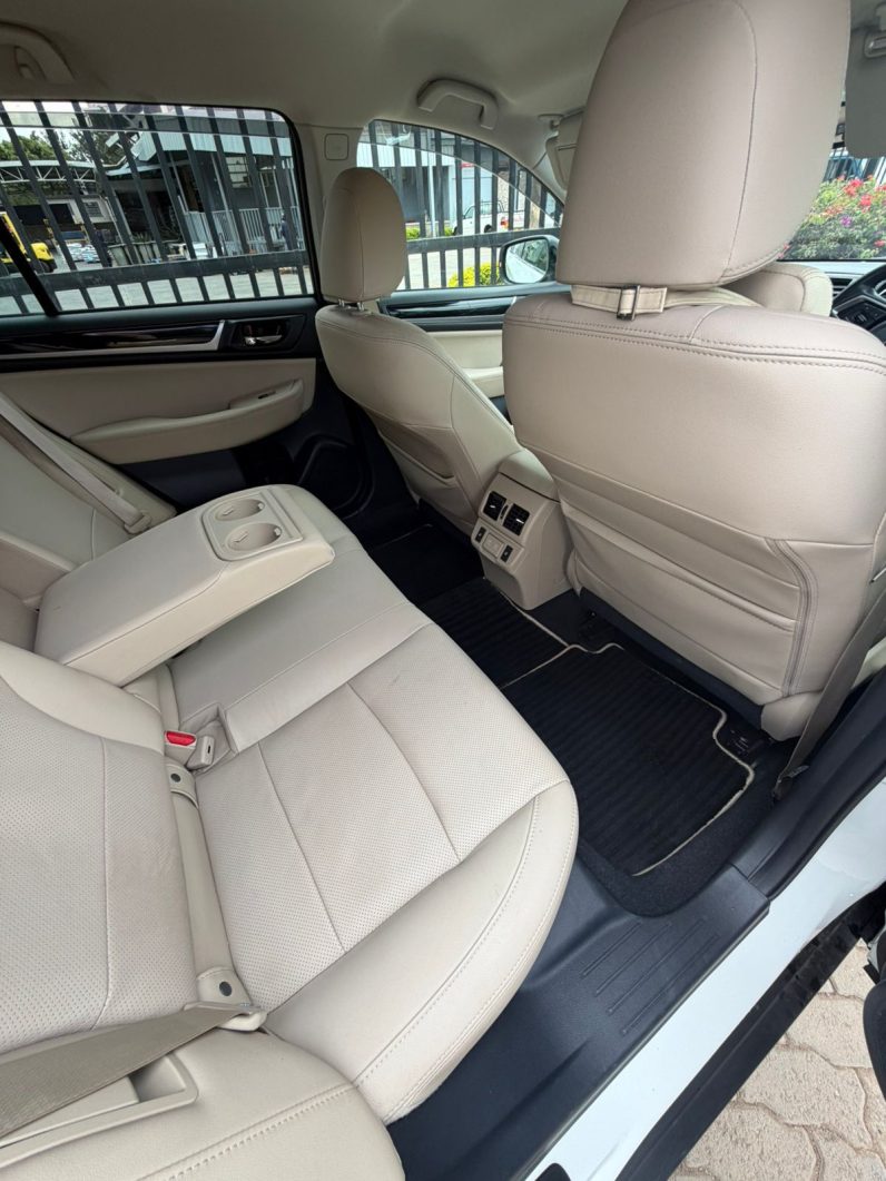 
								Subaru Outback full									