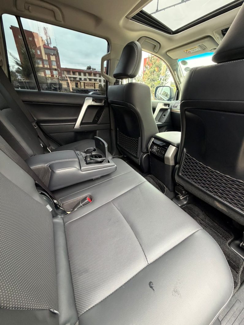 
								Toyota Prado  TX-L full									