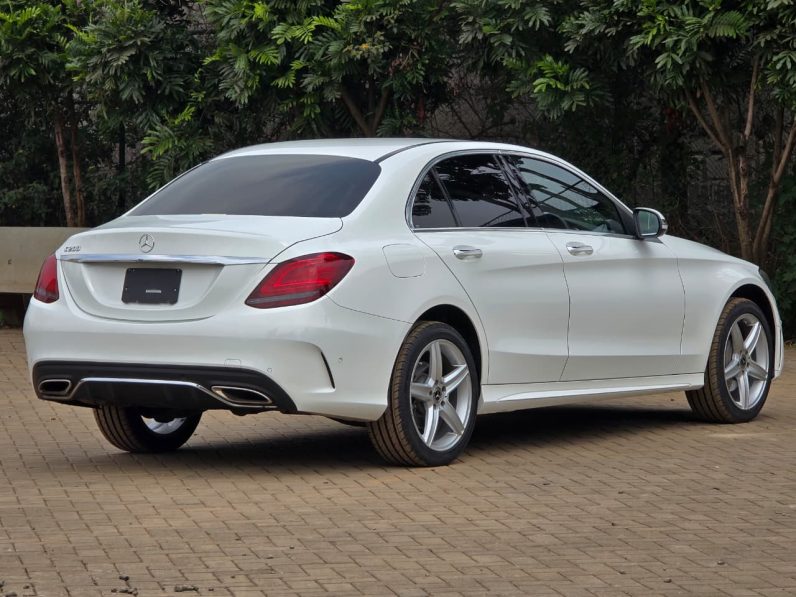 
								MERCEDES-BENZ C200 full									
