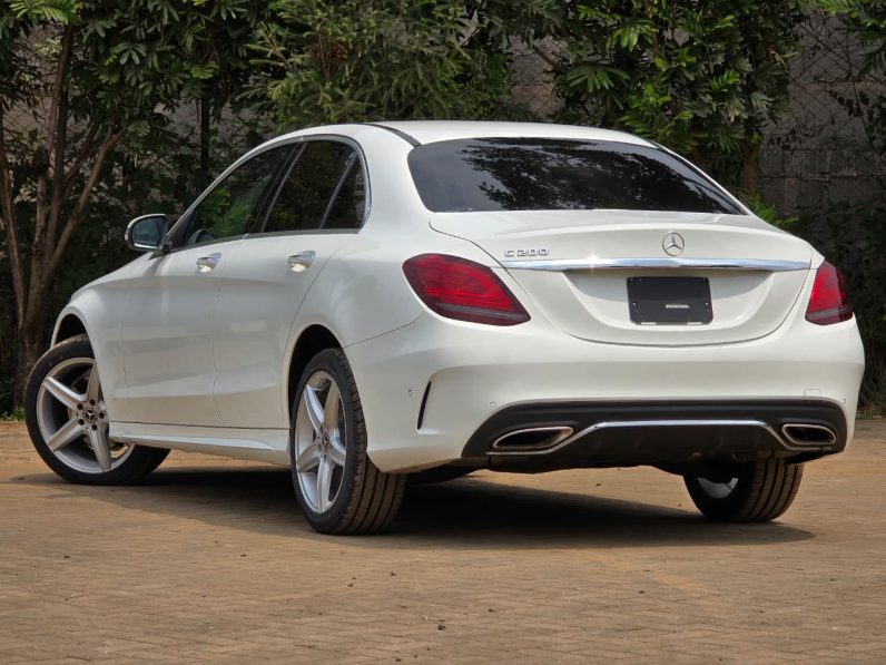 
								MERCEDES-BENZ C200 full									