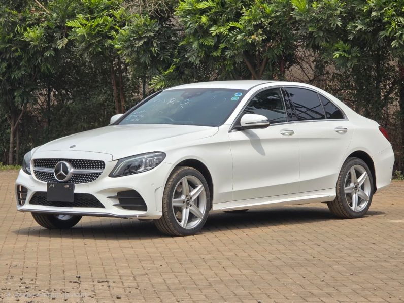 
								MERCEDES-BENZ C200 full									