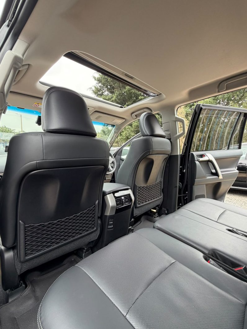 
								TOYOTA LAND CRUISER PRADO TXL full									