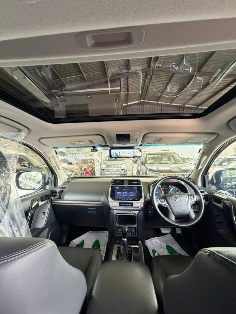 
								TOYOTA LAND CRUISER PRADO full									