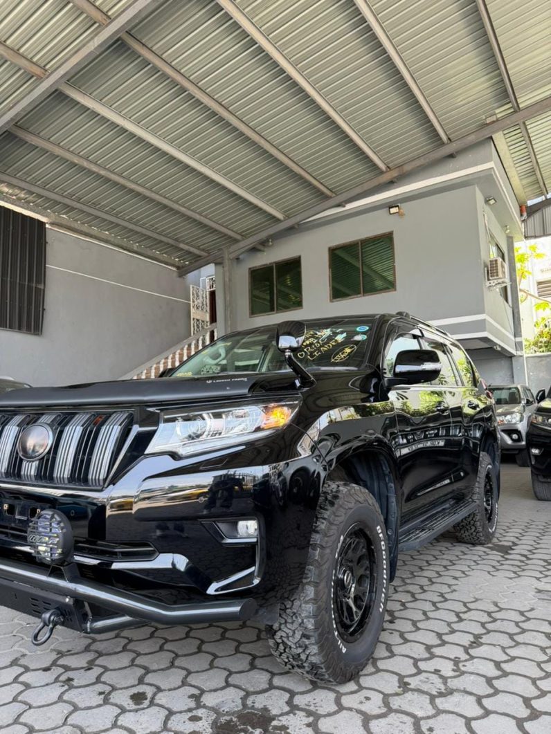 
								TOYOTA LAND CRUISER PRADO full									