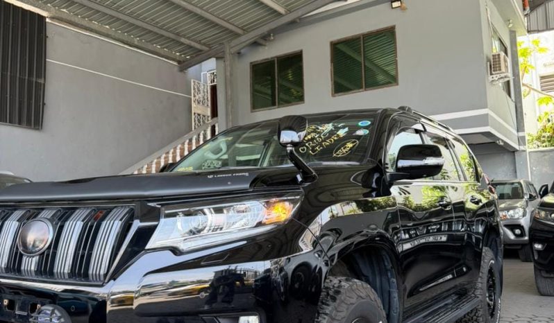 
								TOYOTA LAND CRUISER PRADO full									