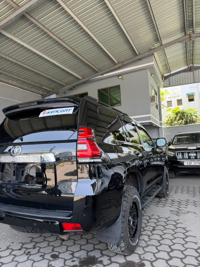 
								TOYOTA LAND CRUISER PRADO full									