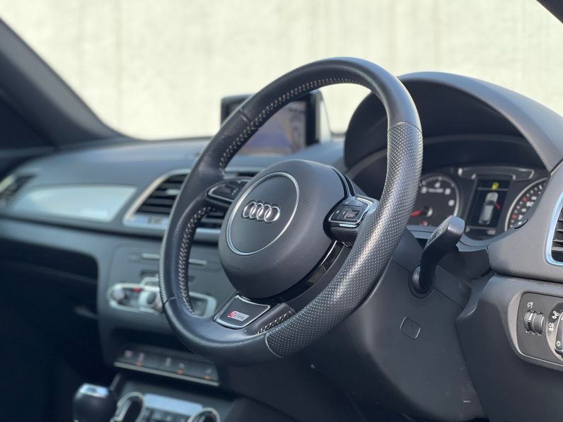 
								Audi Q3 TFSI full									
