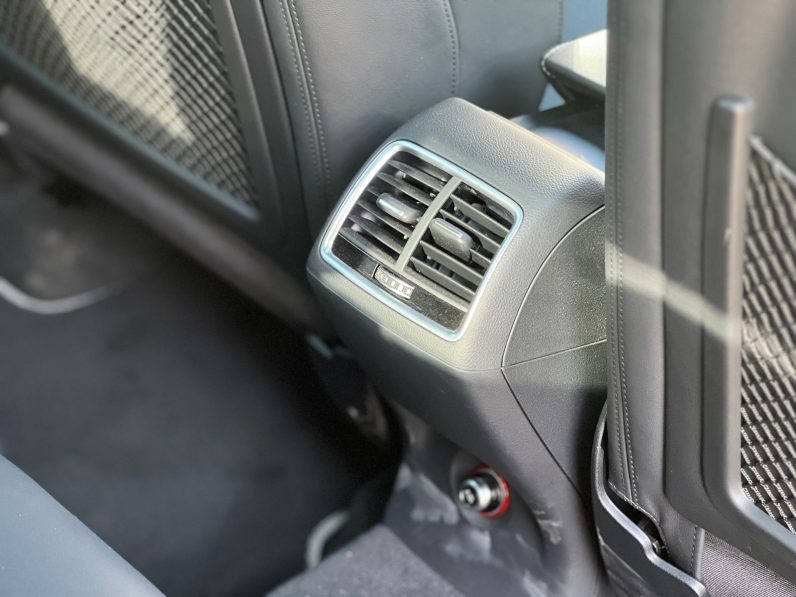 
								Audi Q3 TFSI full									