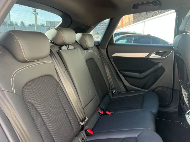 
								Audi Q3 TFSI full									