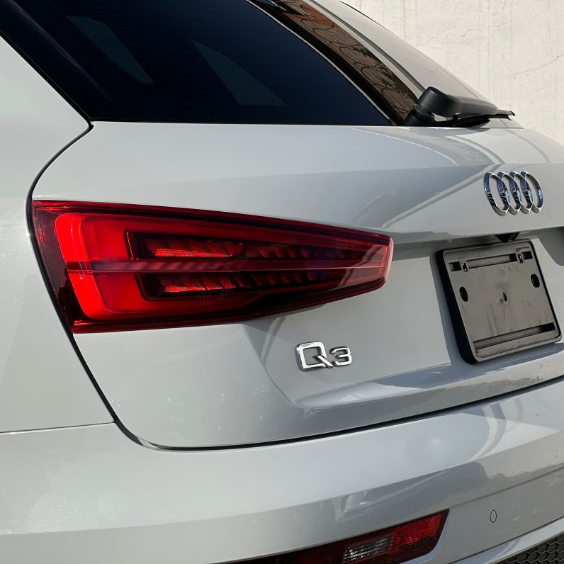 
								Audi Q3 TFSI full									