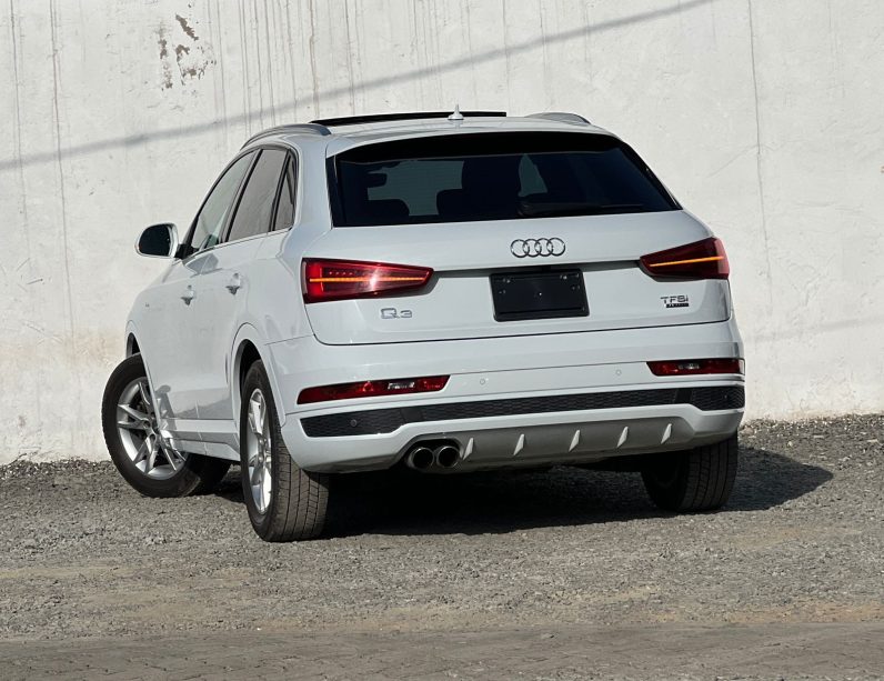 
								Audi Q3 TFSI full									