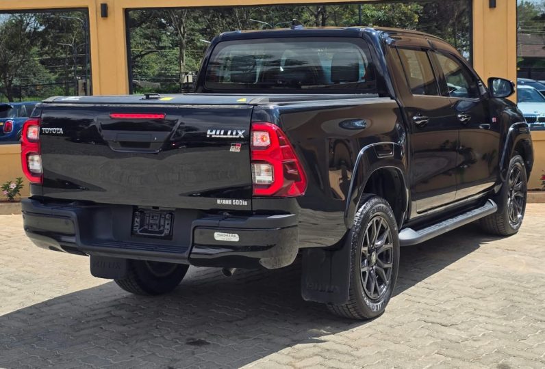 
								Toyota Hilux full									
