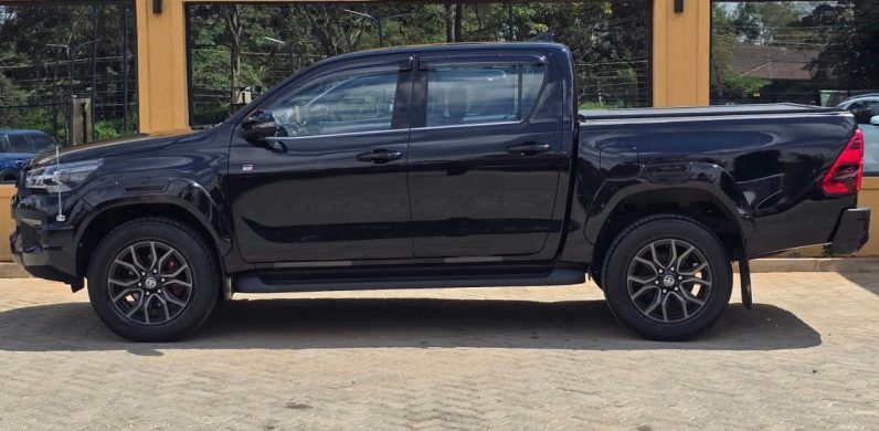 
								Toyota Hilux full									