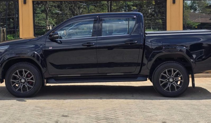 
								Toyota Hilux full									