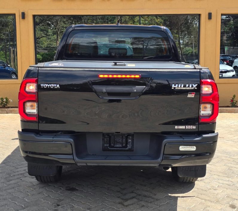 
								Toyota Hilux full									