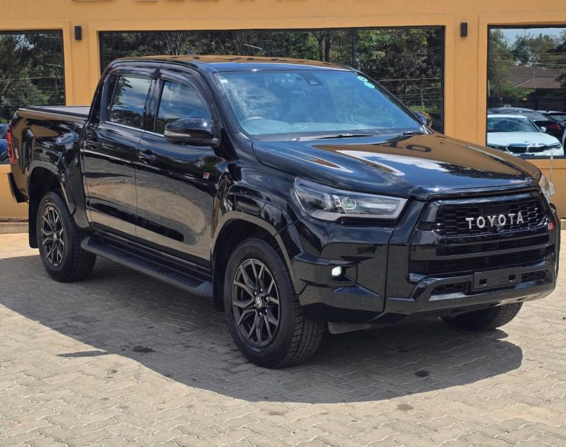 
								Toyota Hilux full									