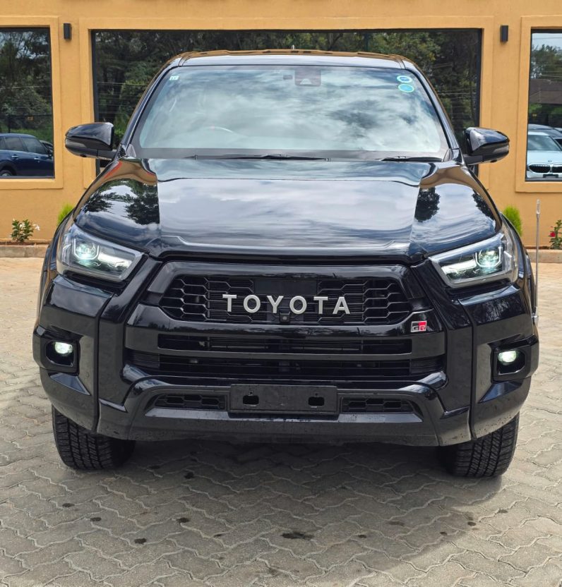 
								Toyota Hilux full									