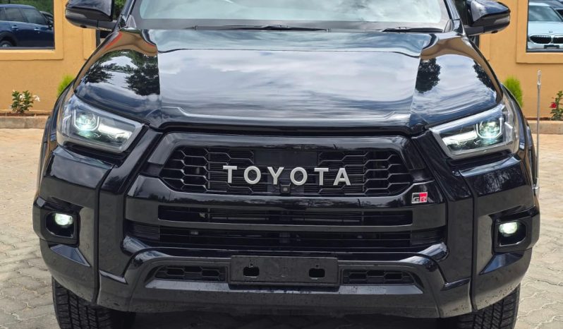 
								Toyota Hilux full									