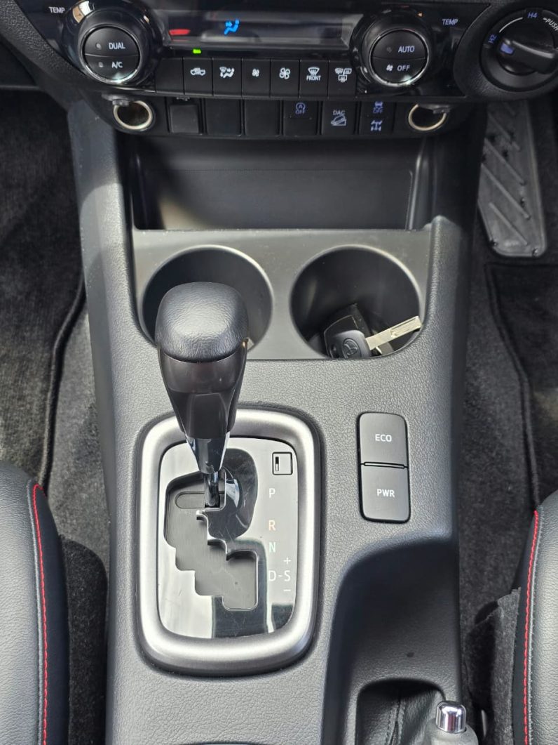 
								Toyota Hilux full									