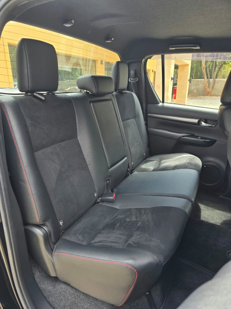 
								Toyota Hilux full									