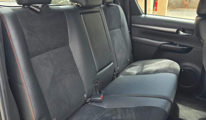 
								Toyota Hilux full									