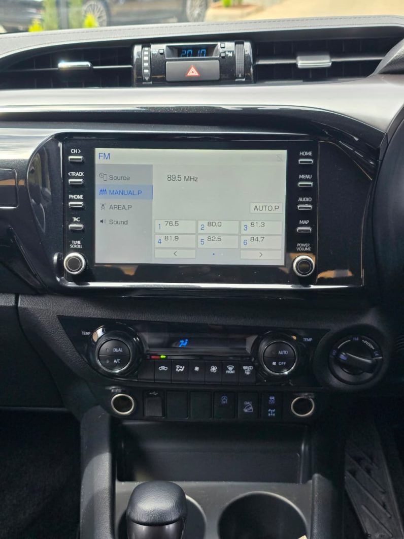 
								Toyota Hilux full									