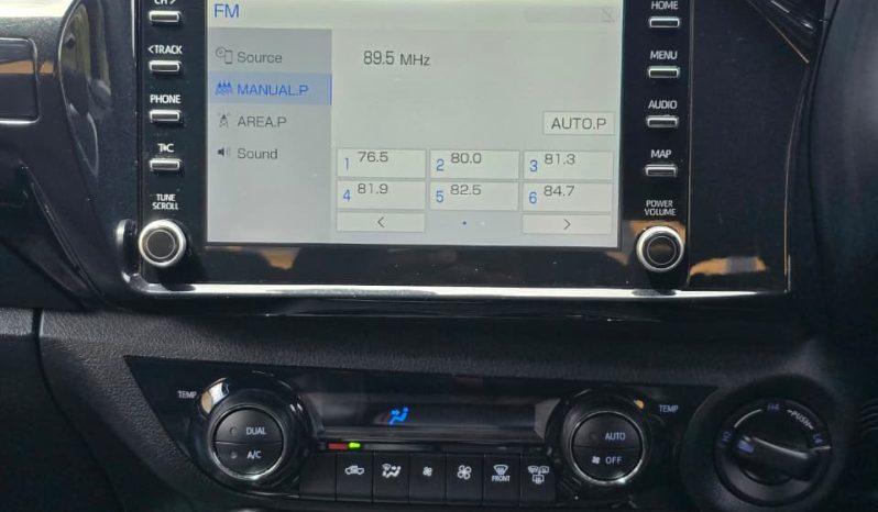 
								Toyota Hilux full									