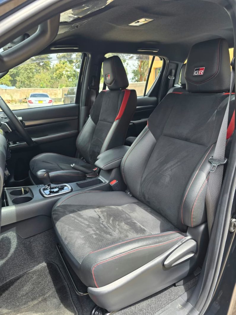 
								Toyota Hilux full									