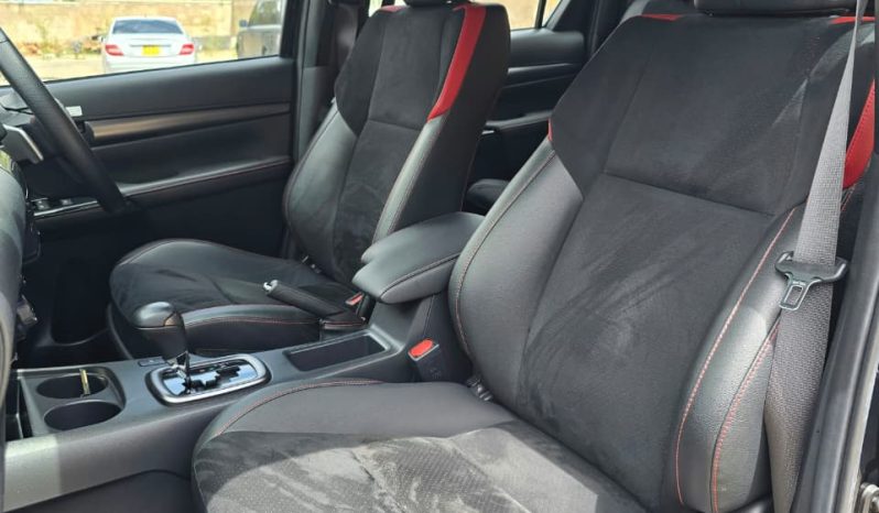 
								Toyota Hilux full									