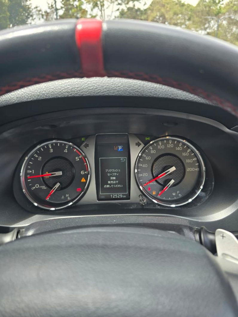 
								Toyota Hilux full									