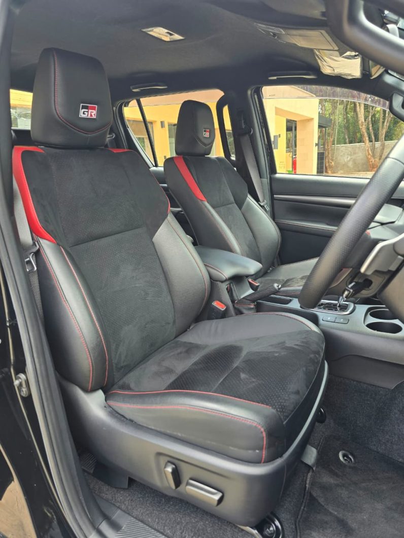 
								Toyota Hilux full									
