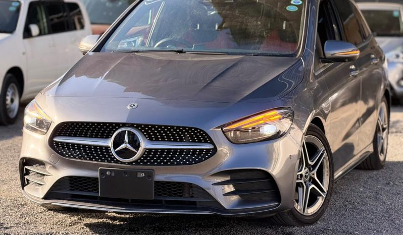 
								Mercedes-Benz B180 full									