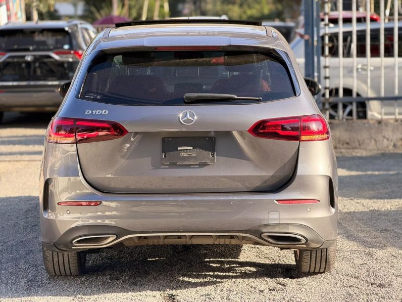 
								Mercedes-Benz B180 full									