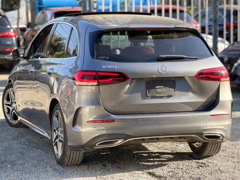 
								Mercedes-Benz B180 full									