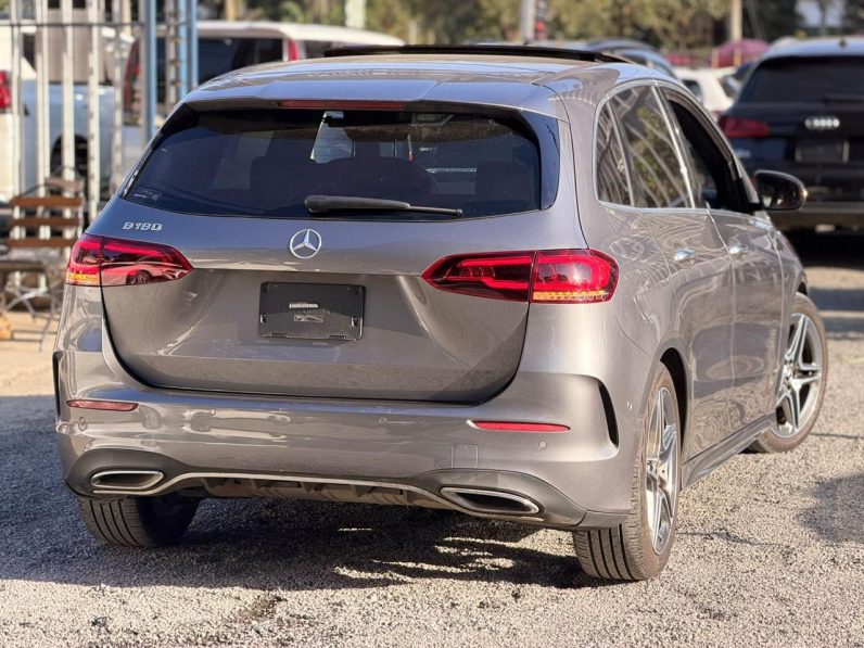 
								Mercedes-Benz B180 full									